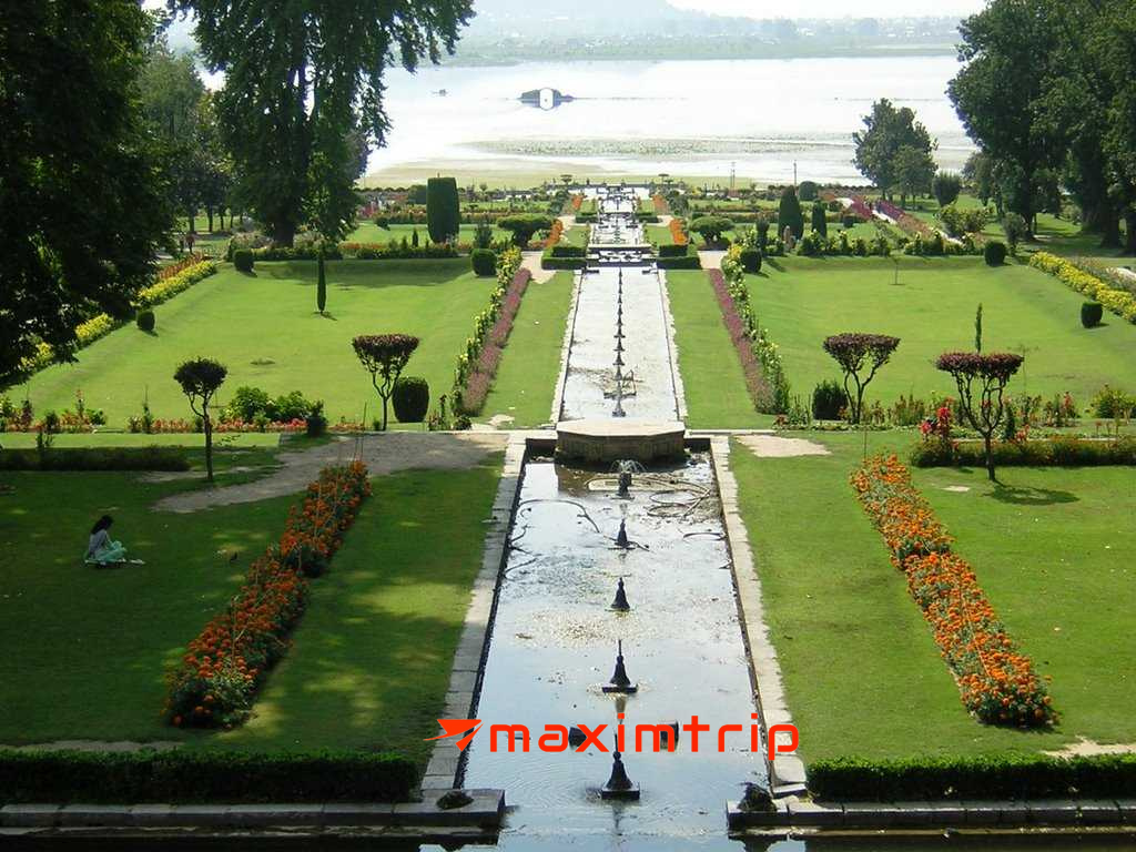 Cheapest-Kashmir-Group-Tour-Package-Garden.png