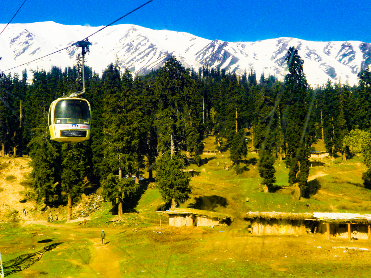 kashmir-honeymoon-package-gulmarg-maximtrip.jpg